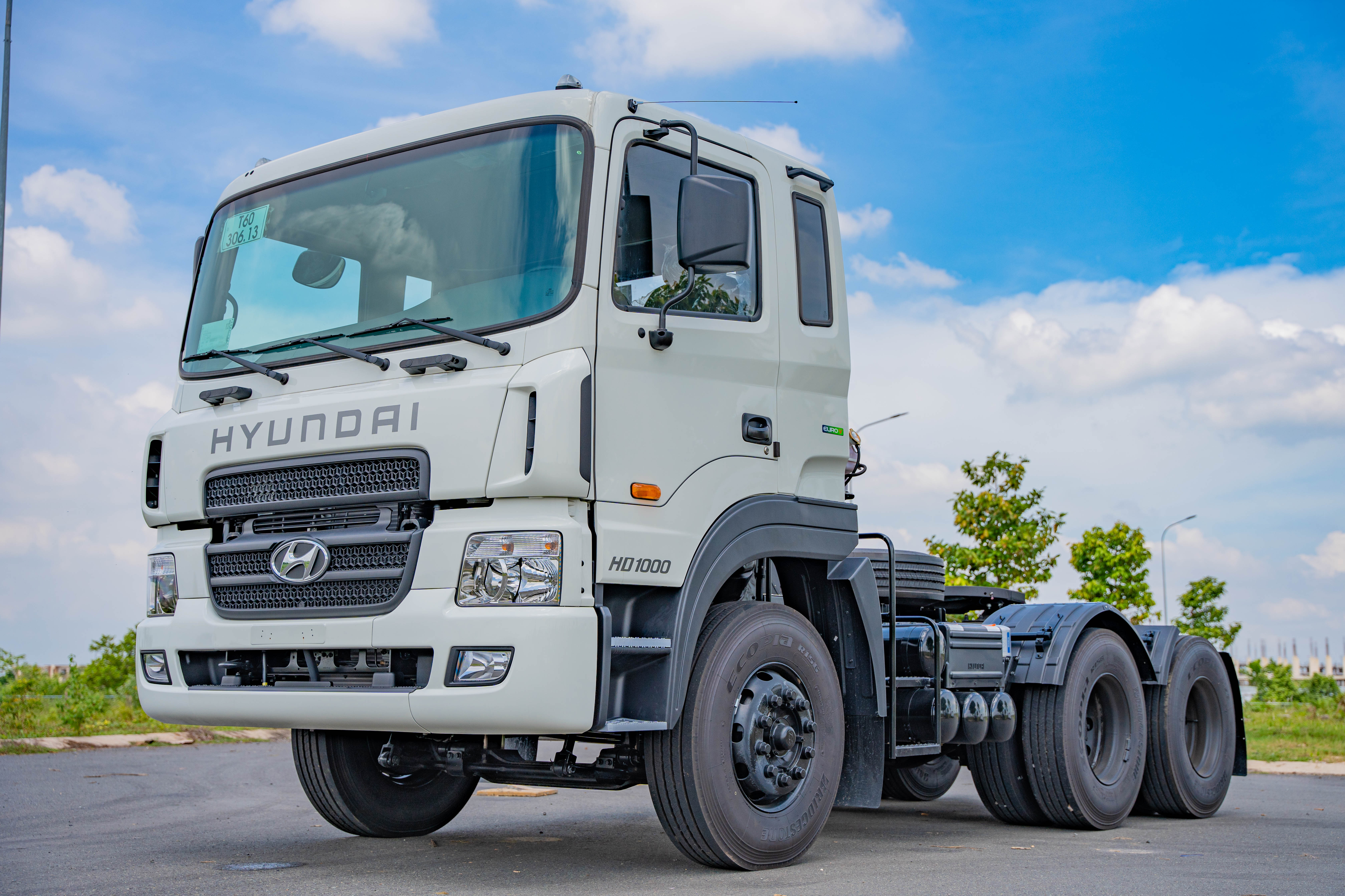 Đầu kéo Hyundai HD1000