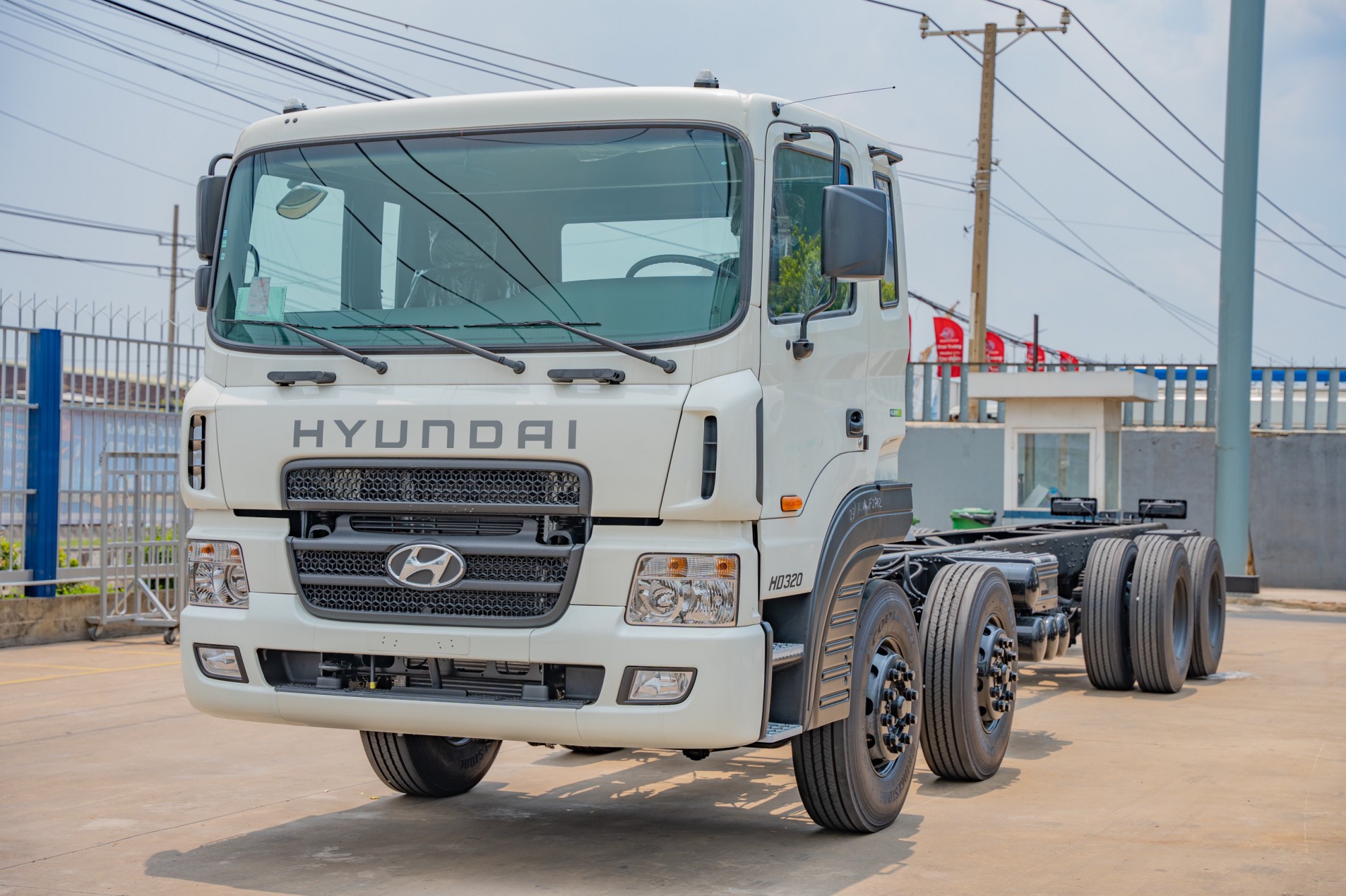 HYUNDAI HD320